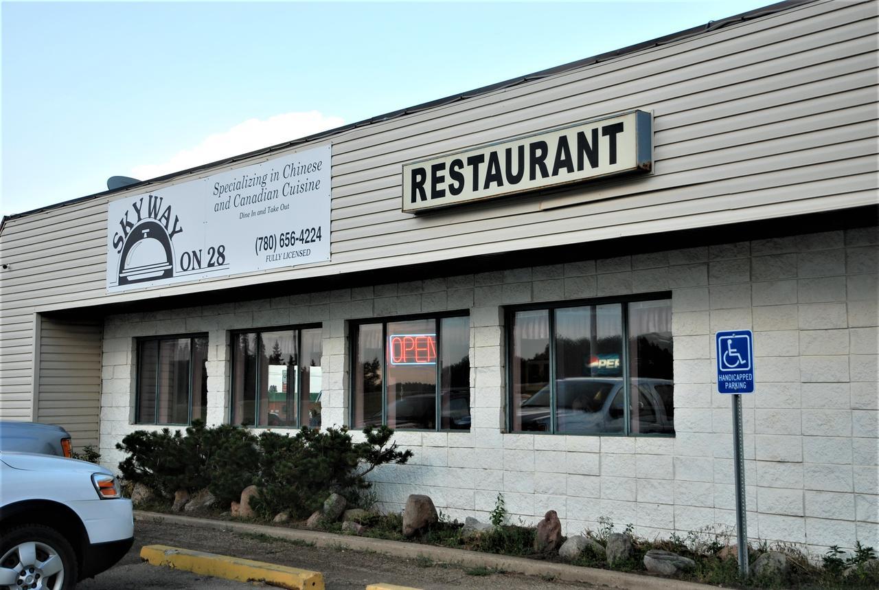 Country Garden Inn & Restaurant Smoky Lake Exteriér fotografie